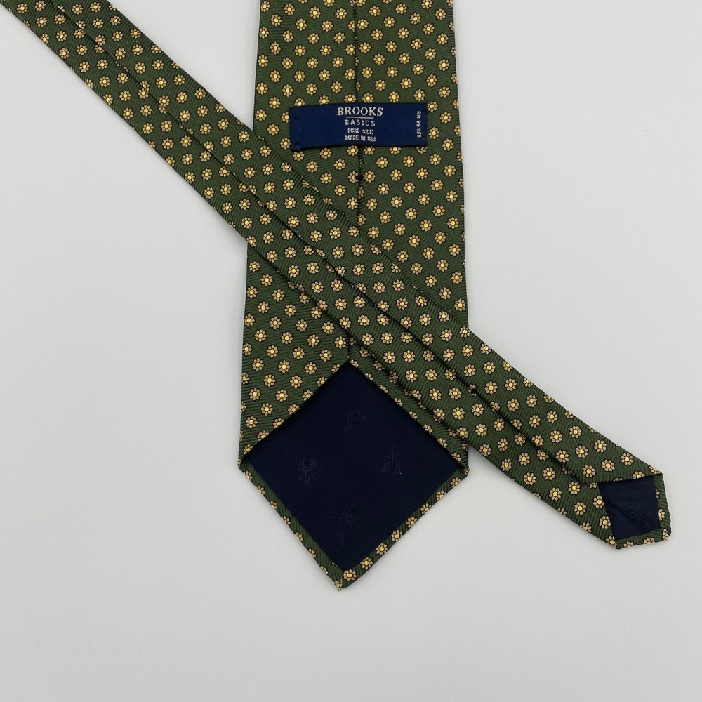 Brooks Basics Pure Silk Tie Green Yellow Floral Pattern Necktie Made in USA - Picture 2 of 3